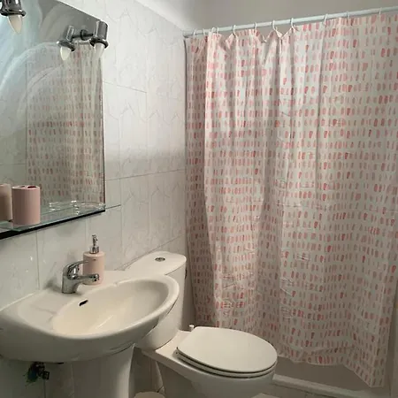 Tres Privadas 4huéspedes 4huéspedes 2huéspedes Piso A Compartir *
